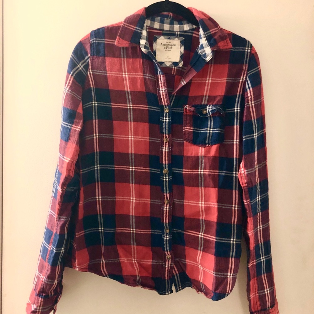 Abercrombie & Fitch Red navy plaid button up Small